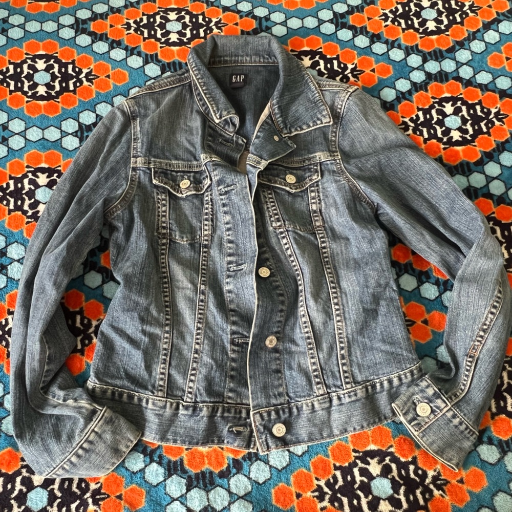 Gap Women’s Classic Denim Jean Jacket